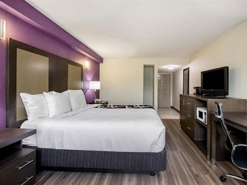 La Quinta Inn By Wyndham West Long Branch Nj Shore Area Экстерьер фото