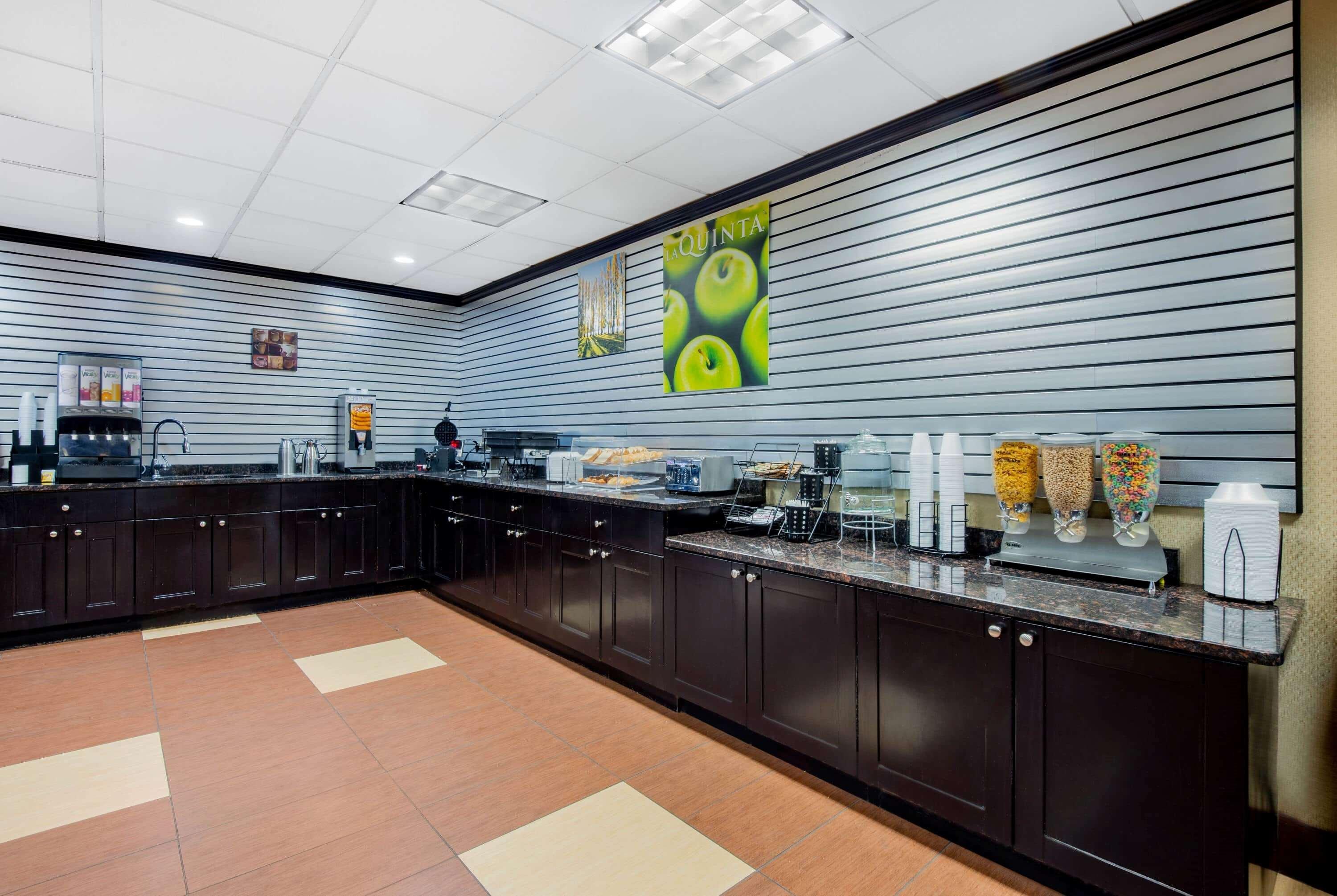 La Quinta Inn By Wyndham West Long Branch Nj Shore Area Экстерьер фото