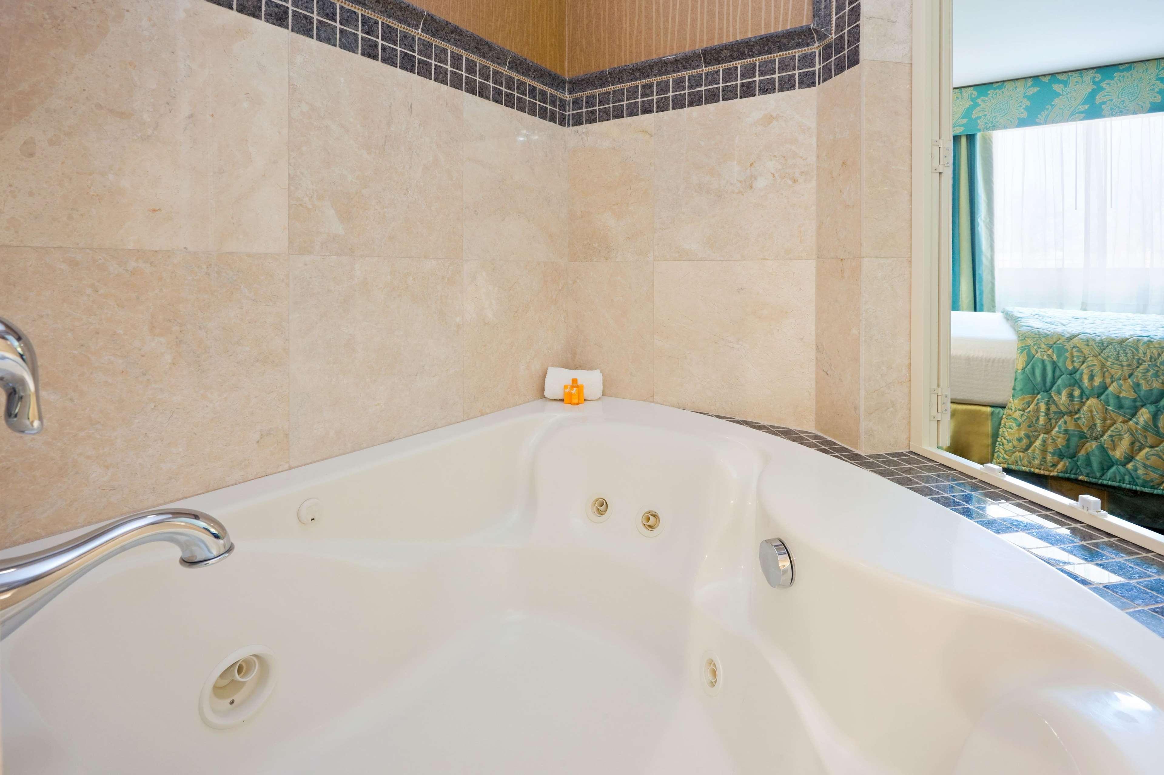La Quinta Inn By Wyndham West Long Branch Nj Shore Area Экстерьер фото