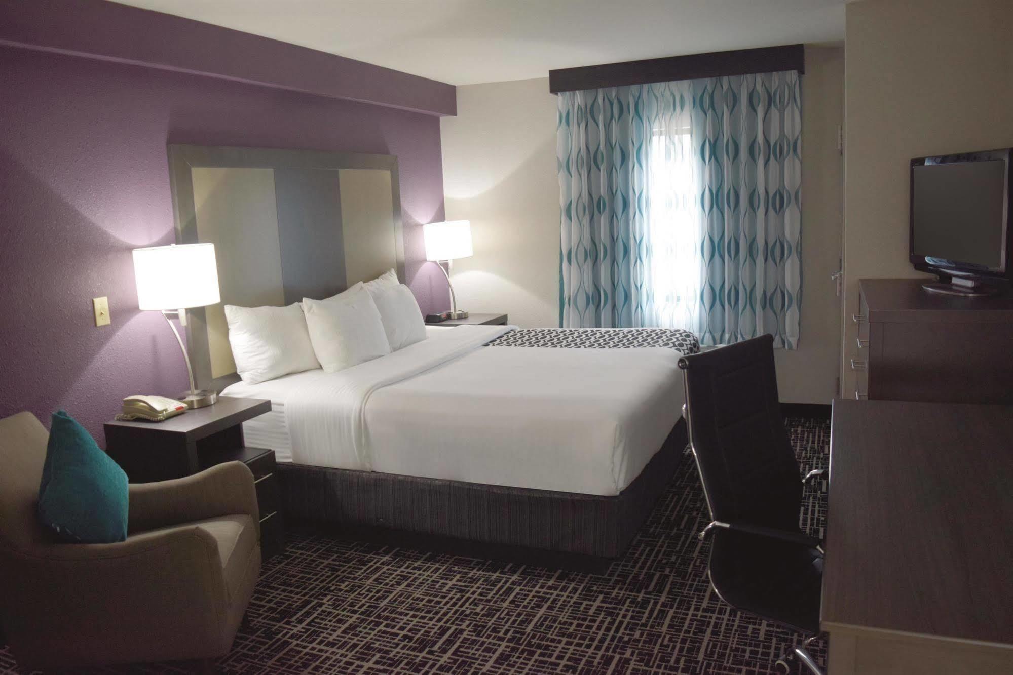 La Quinta Inn By Wyndham West Long Branch Nj Shore Area Экстерьер фото