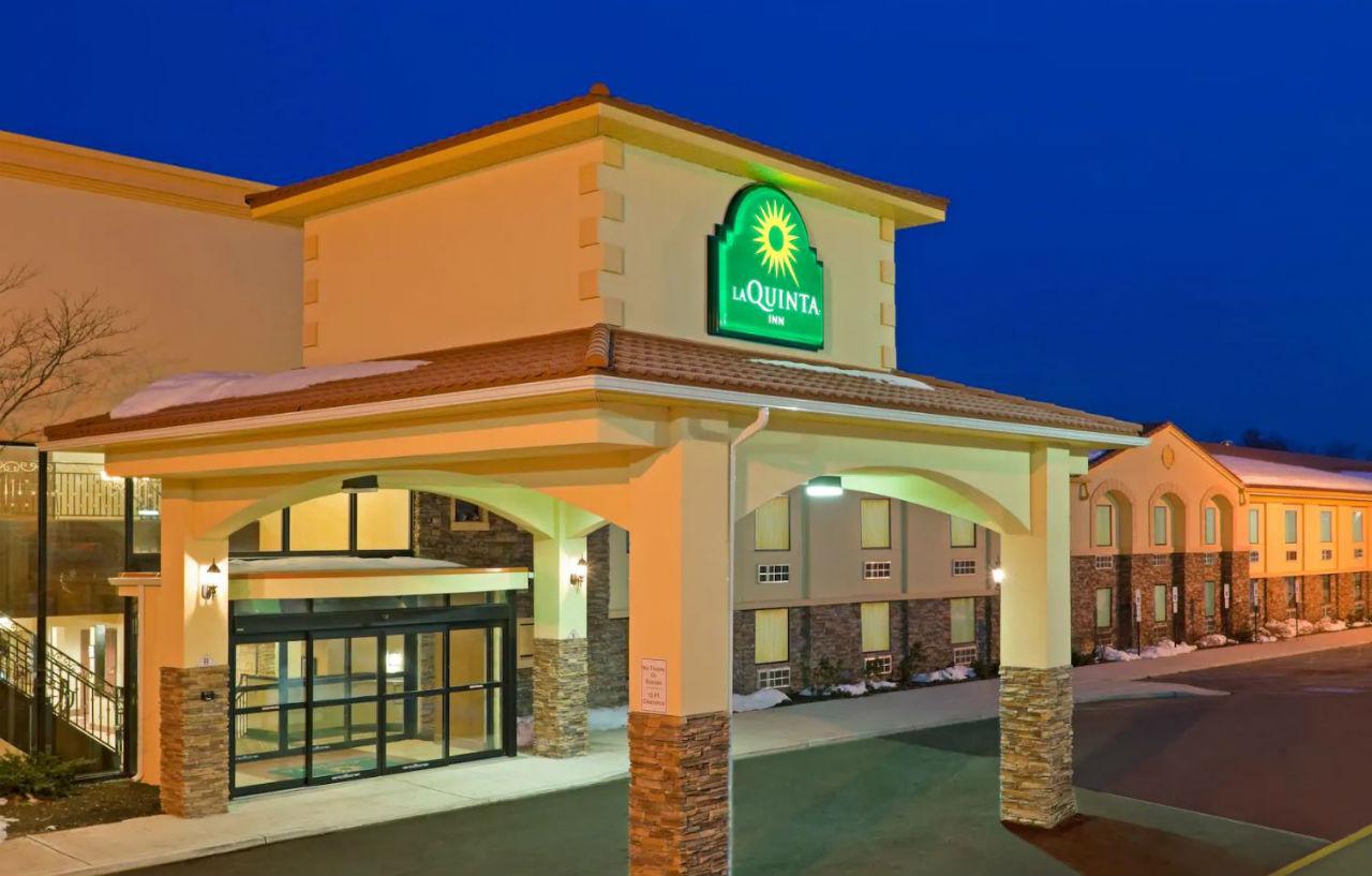 La Quinta Inn By Wyndham West Long Branch Экстерьер фото