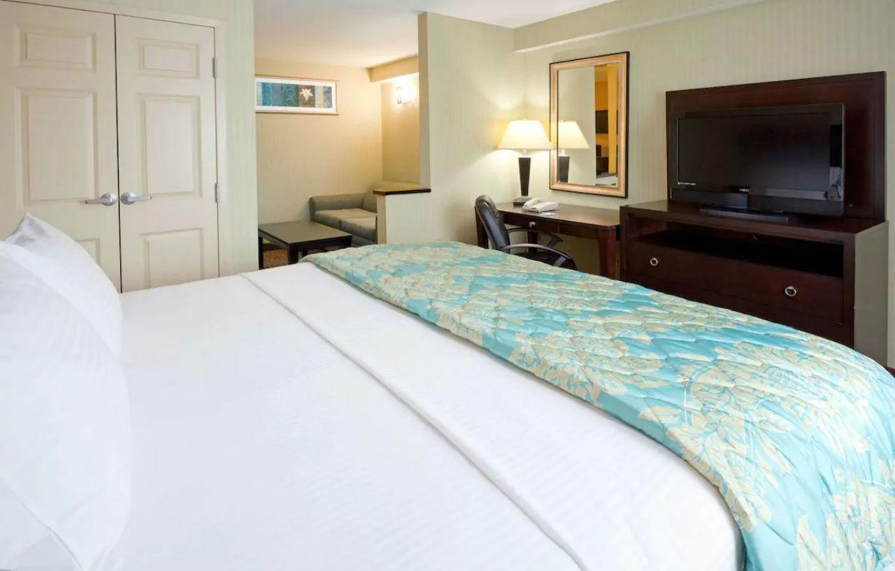 La Quinta Inn By Wyndham West Long Branch Nj Shore Area Экстерьер фото